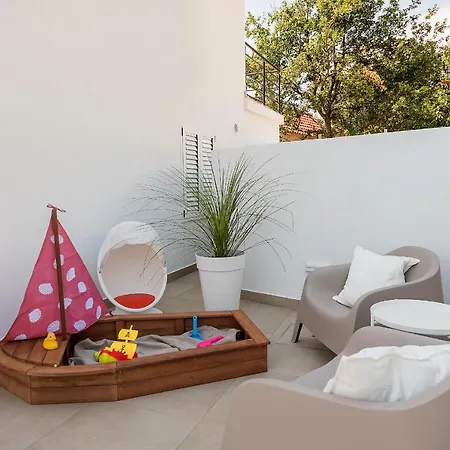 Marula - With Heated Pool Ferienhaus *