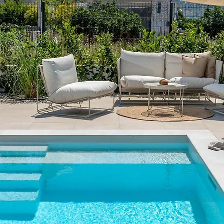 Marula - With Heated Pool بيت للعطل