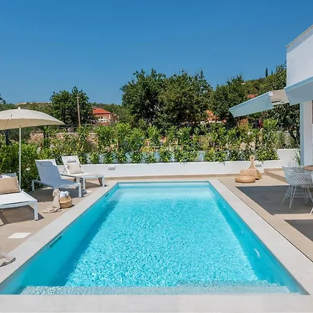 Marula - With Heated Pool بيت للعطل مارينا