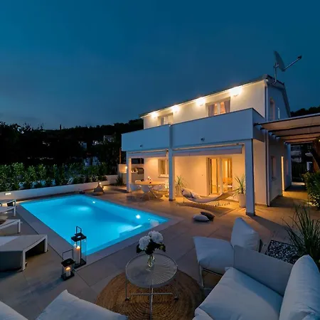 Marula - With Heated Pool Vikendica *