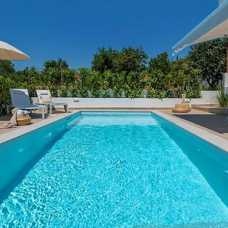 Marula - With Heated Pool بيت للعطل مارينا