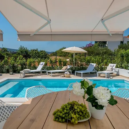 Marula - With Heated Pool Vikendica *